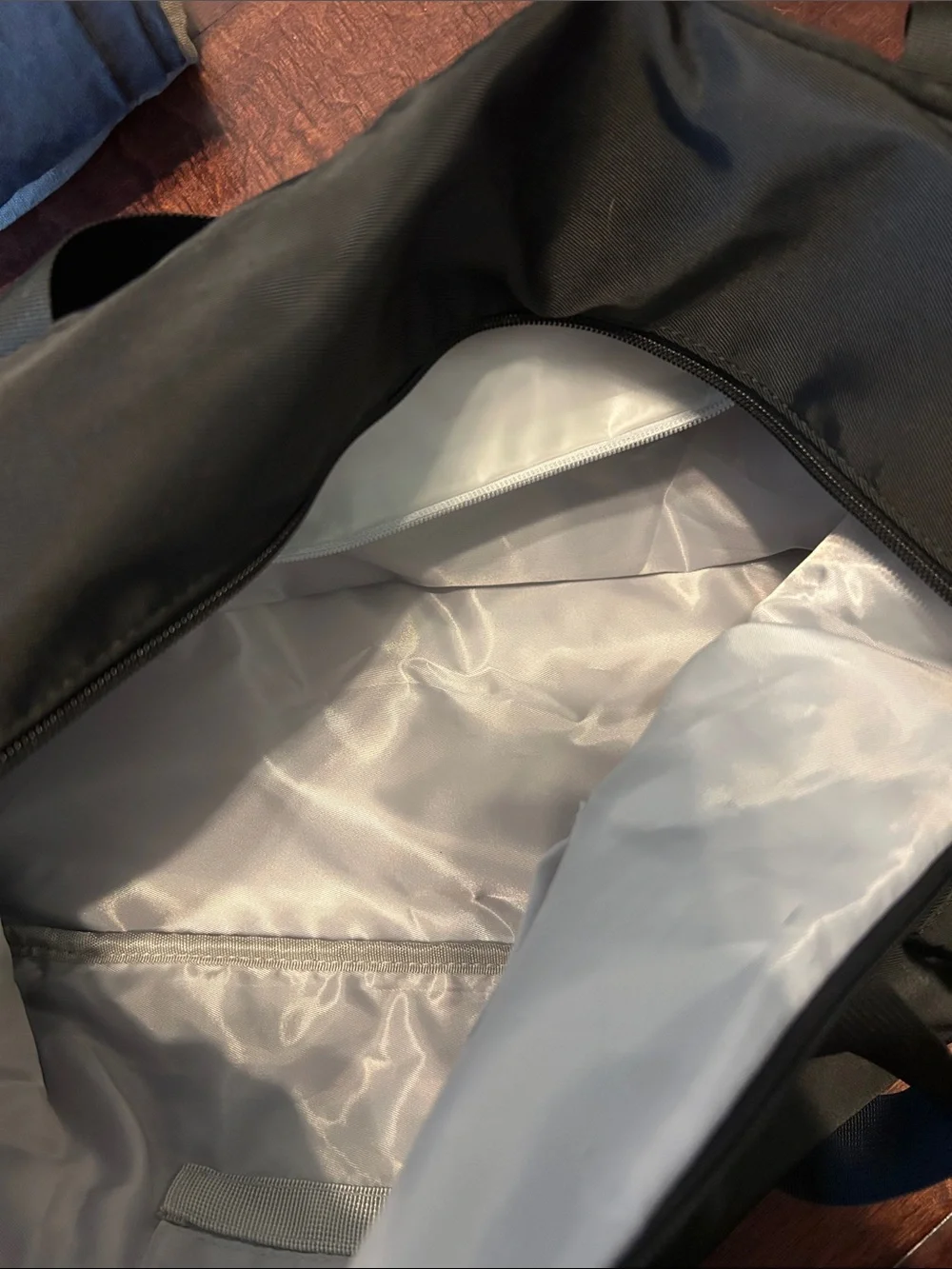 Black Men's Duffel Bag - Versatile Travel & Gym Carryall